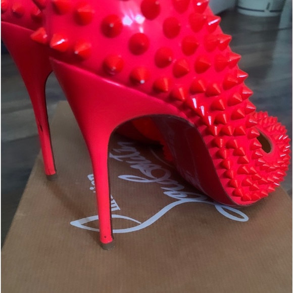 CHRISTIAN LOUBOUTIN
Patent Pigalle Spikes 120 Pumps 38 Fluo Rose Paris - Picture 4 of 4